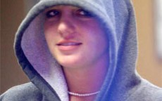 Britney Spears tự tử hụt trong trại cai nghiện